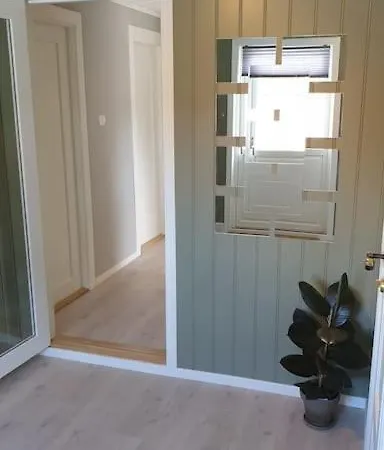 Prázdninový dům Enebolig Med Sentral Beliggenhet Og Gjestehus *